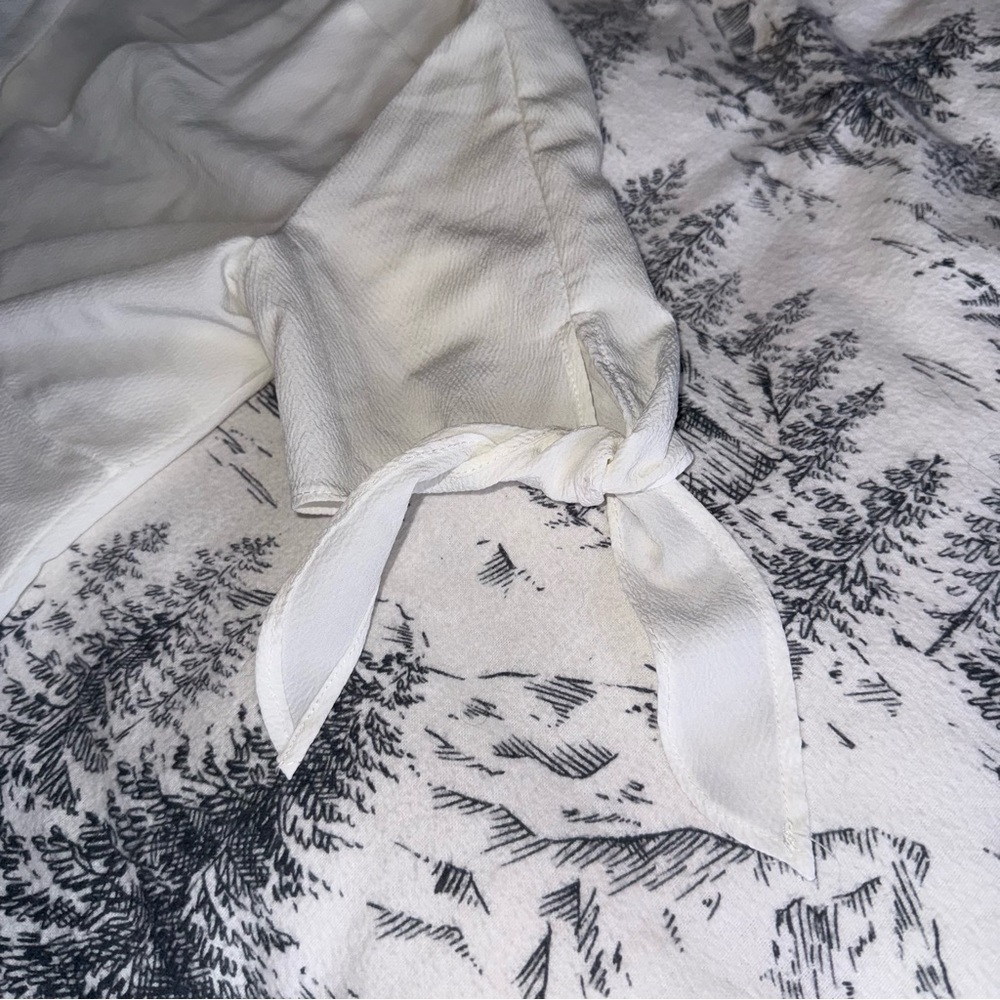 Lightweight White V-Neck Button Front Women’s Top - Picture 6 of 10
